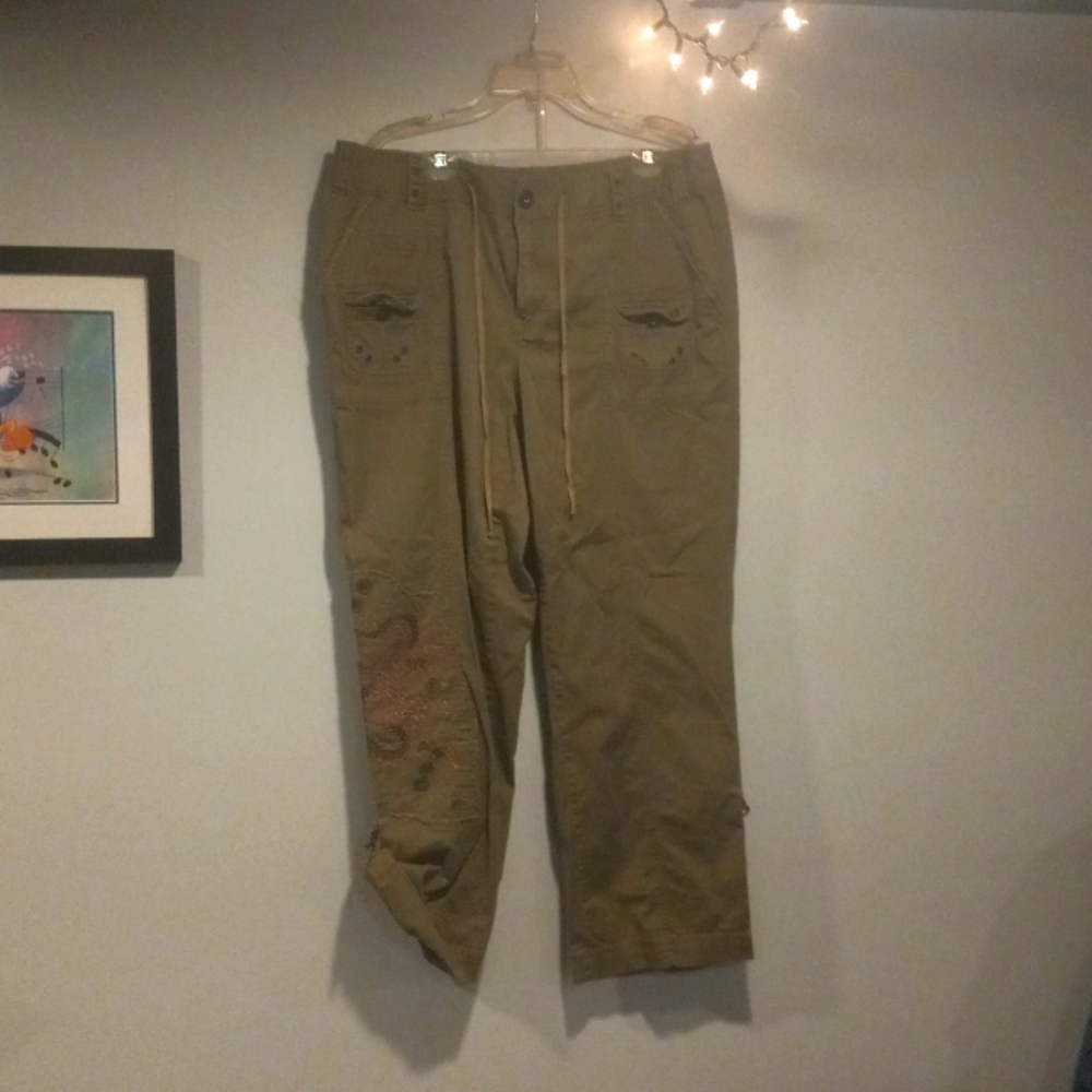 Sz 18 Venezia pants. Asian dragon patch deatil